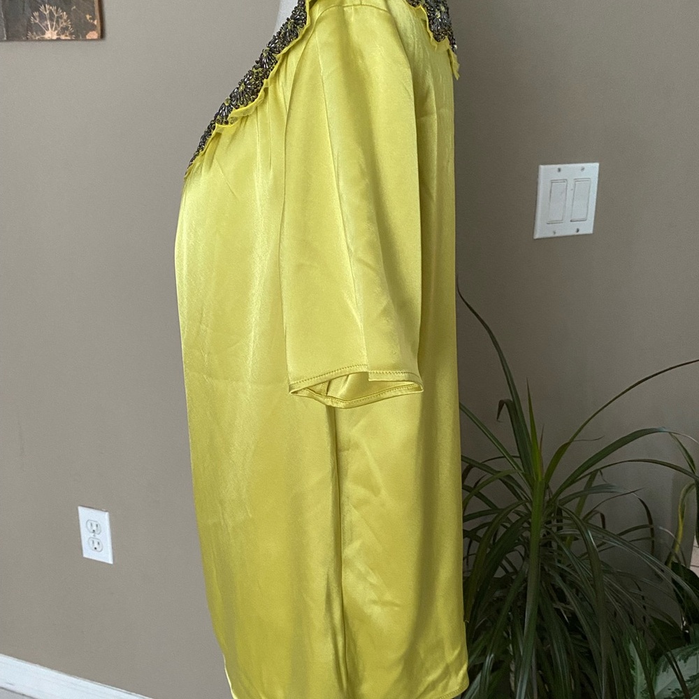 NWOT St John Evening $525 Beaded Sequin Blouse 12 Liquid Satin Silky Chartruese - Picture 4 of 15
